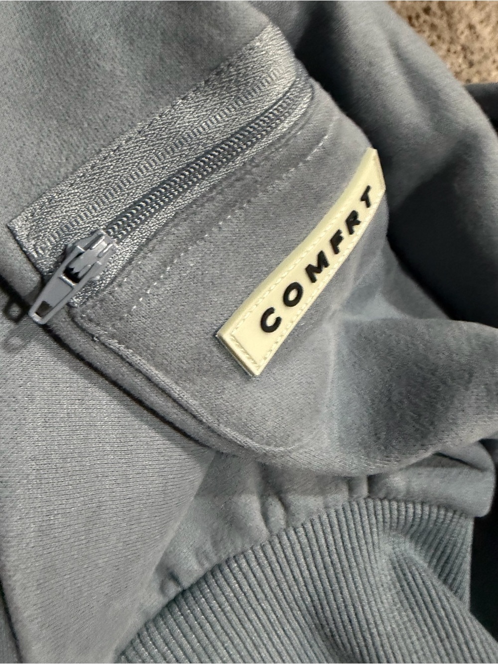 Comfort SKY Large Travel Essentials Hoodie - Picture 9 of 9